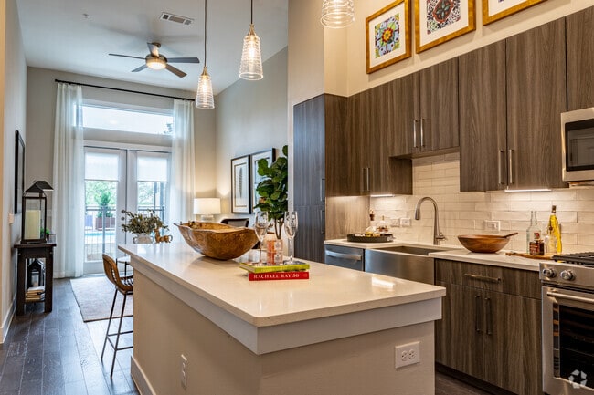 1BR, 1BA - 751SF