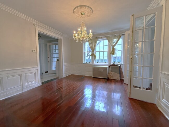 Photo - 7 Greenway N