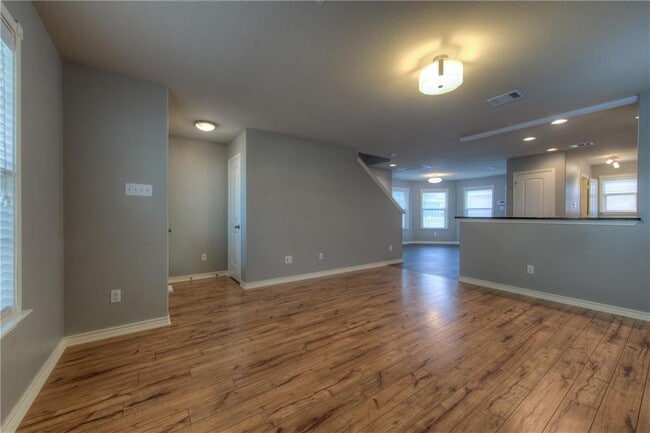 Photo - 712 Alamo Plaza Dr
