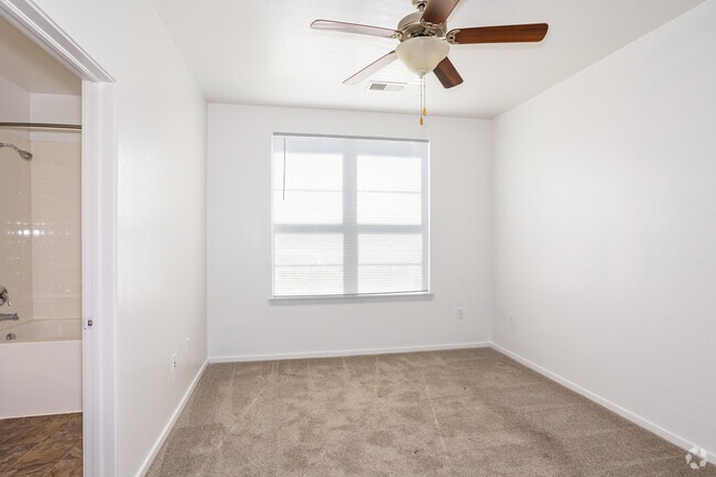 2HAB, 2BA - 1,010 ft² - Habitación principal - Park Hill 4000