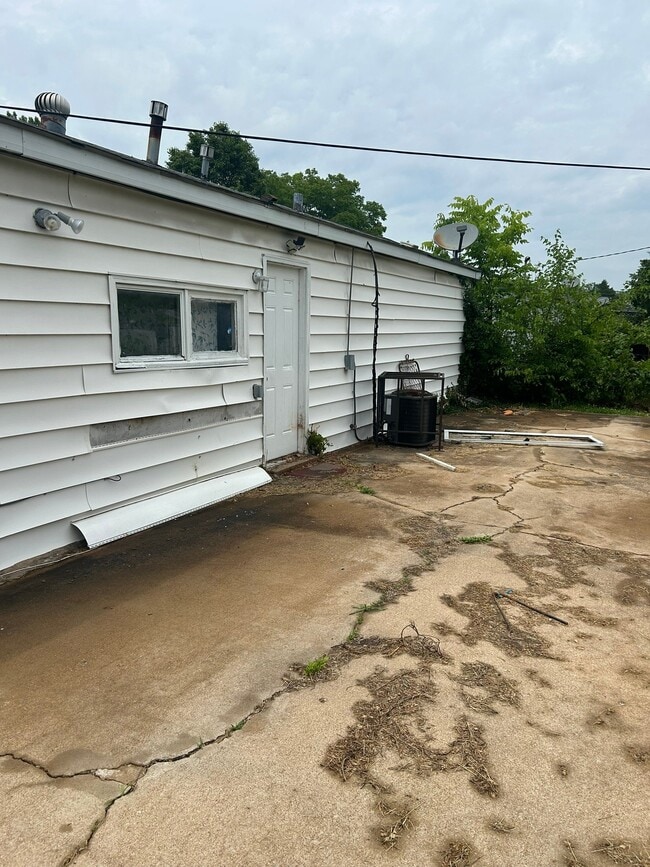 Photo - 722 St Paul Dr
