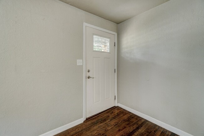 Photo - 712 Dakota St