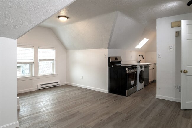 Building Photo - 5 Stoneland Rd Unit 3