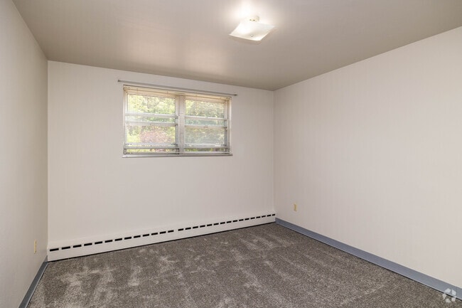 1BR, Den - 710SF - Second Bedroom