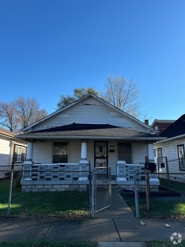 Building Photo - 915 N Warman Ave Rental