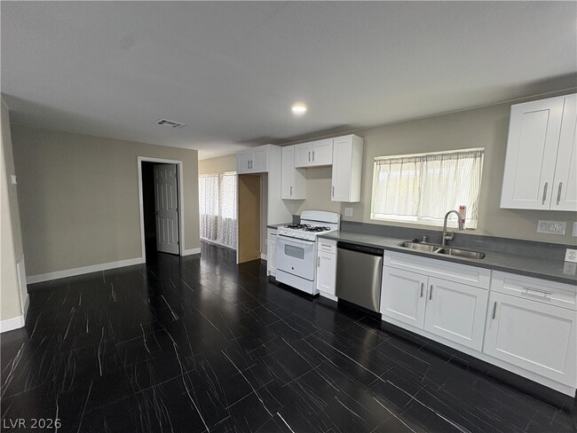 Photo - 223 Mojave Ln