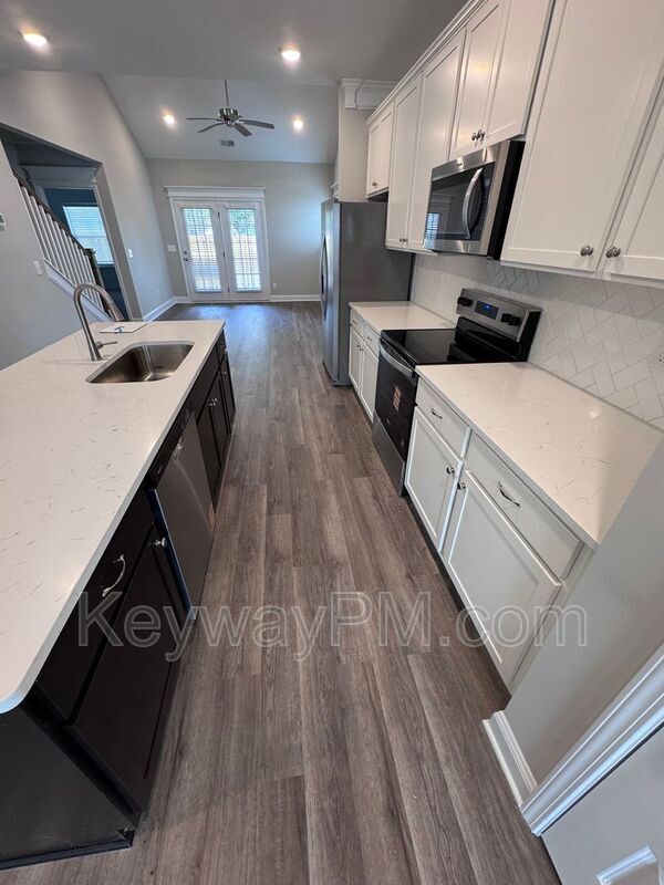 Photo - 2071 Denmark Ave SE