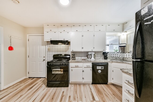 Photo - 222 Linda St