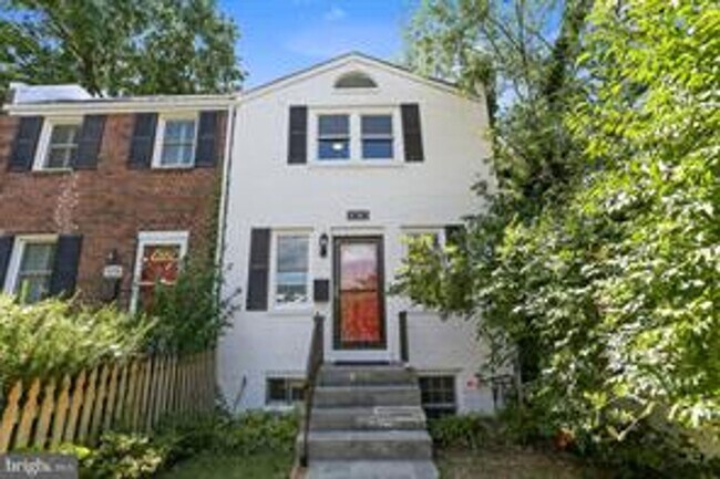 Photo - OLD TOWN ALEXANDRIA - MINUTES TO METRO AND PENTAGON