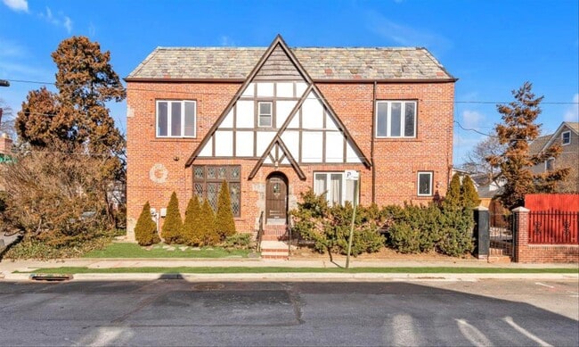 Photo - 91-02-91-68 68th Ave Townhome