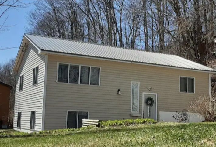 Main entrance - 64 Meredith St