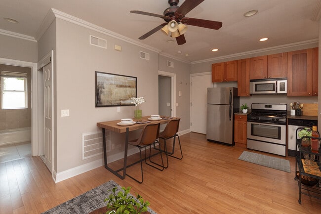 Photo - 1022-1024 W Dakin St