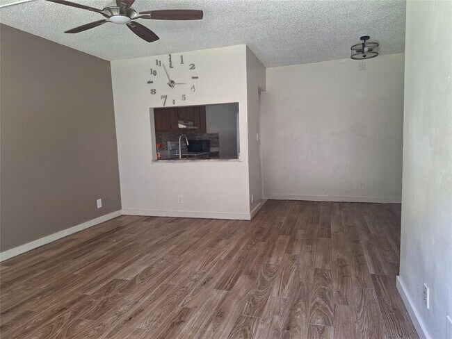 Photo - 10037 Winding Lake Rd Unit 102