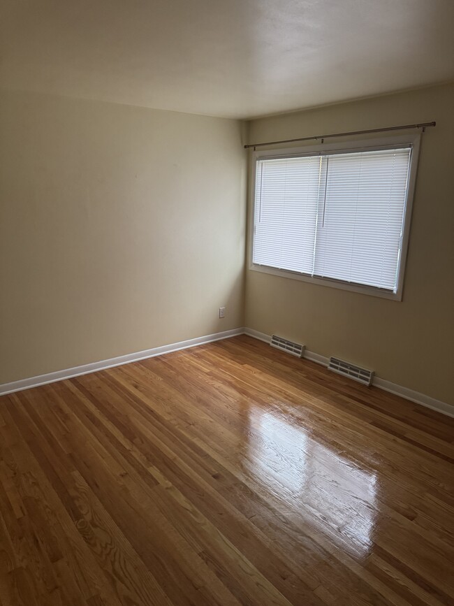 Building Photo - 6262 S Robert Ave