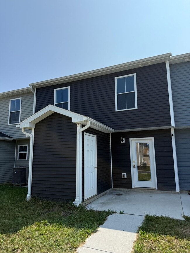 Photo - Beautiful 3 bedroom, 2.5 bath townhouse av...