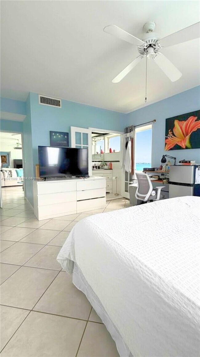 Photo - 1880 S Treasure Dr Unidad 3A