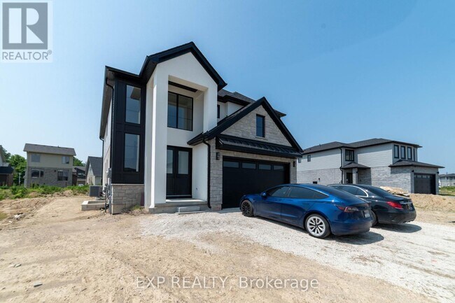 Photo - 266 Hesselman Cres