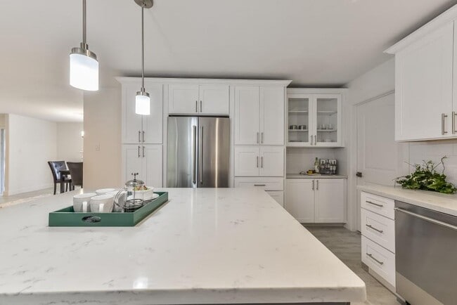 Photo - 5470 Darnell St