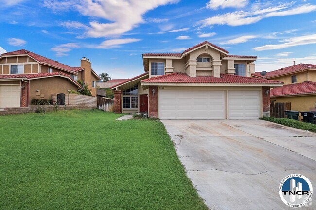 Building Photo - Stunning 4 BD | 3 Bath Rental