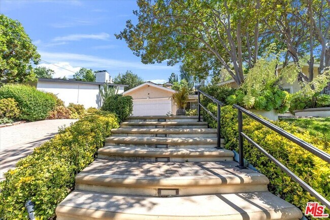 Photo - 23264 Calvert St