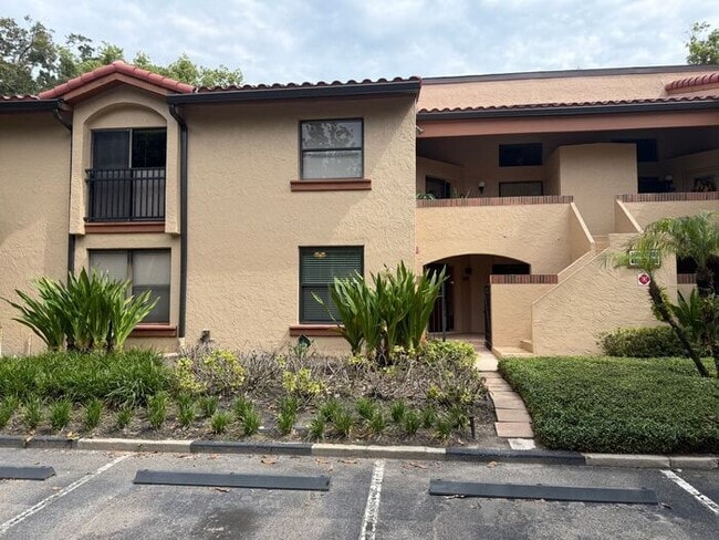 Building Photo - Spacious 2 Bedroom, 2 Bathroom Condo in Gated Lake Pineloch Village!