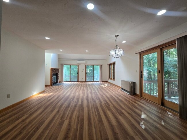 8 Clarendon Common