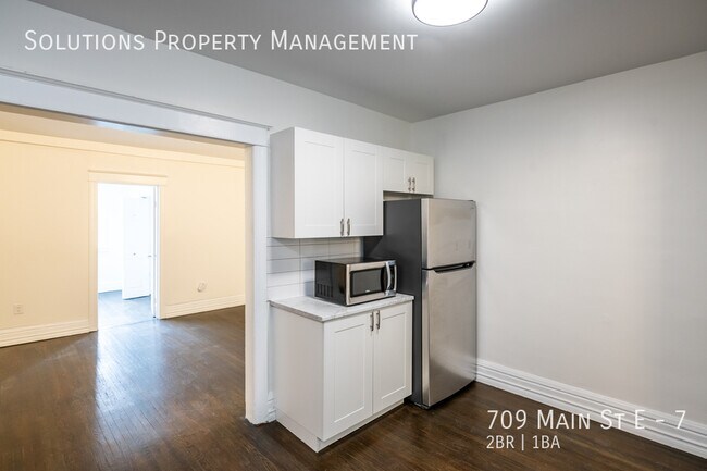 Photo - **Newly Renovated 2 Bedroom Unit** Unité 7