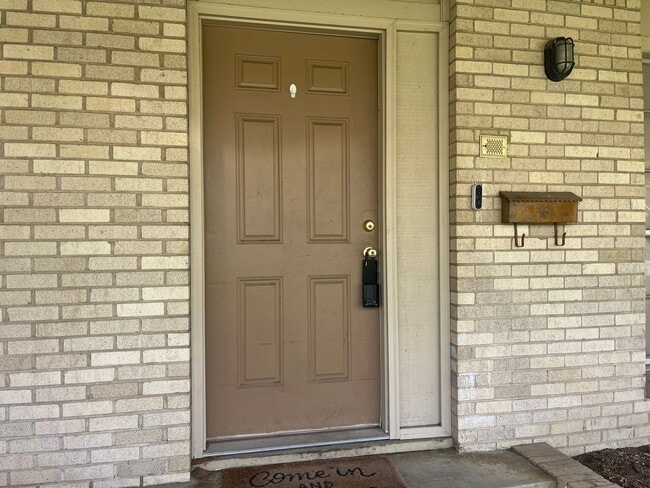 Photo - Light, bright, & Move- In ready with ultimate flexibility!