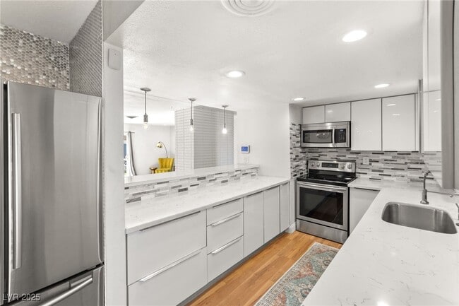 Photo - 1531 Commanche Dr