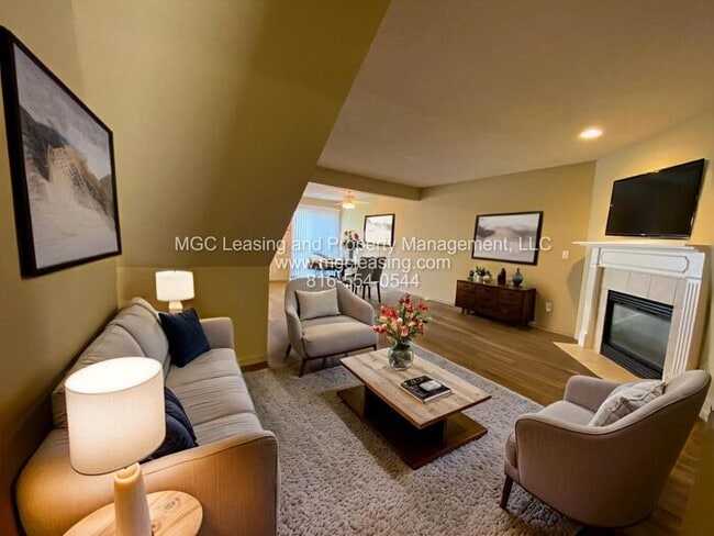 Building Photo - Serene Suburban Townhome with Cozy Fireplace