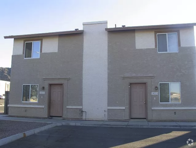 Building Photo - 3 Bed 2 Bath Beautiful Townhome! Close to ...