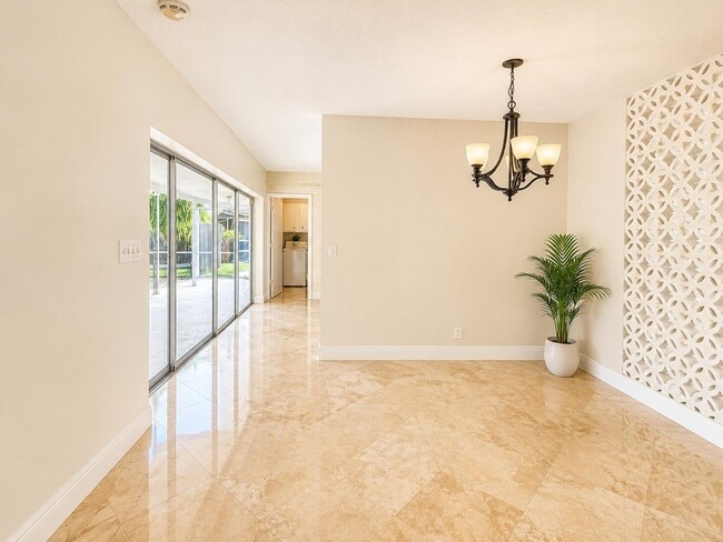 Photo - 461 SW 54th Ave