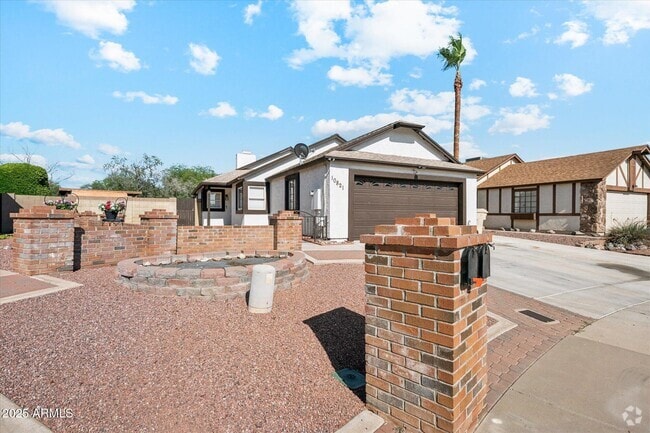 Building Photo - 10821 N 63rd Dr Rental