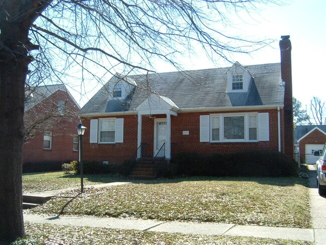 Building Photo - 2313 Buckingham Ave Rental