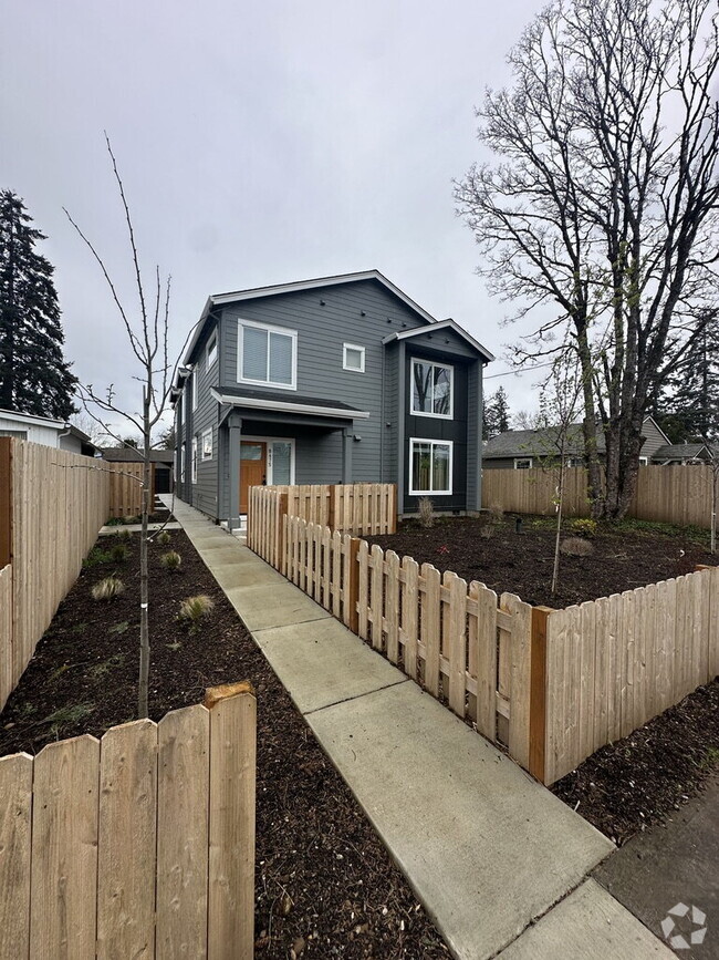 Building Photo - New 2-Bedroom Townhome with Large Front Yard