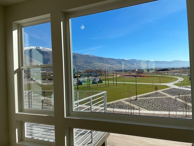 Building Photo - 1474 W Cook Ln