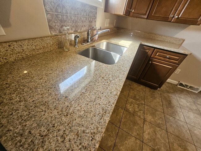 Photo - 600 Donnelly St Unit 600