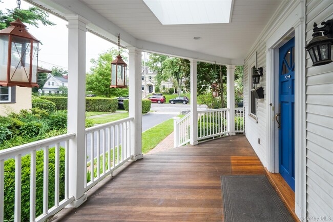 Building Photo - 217 Larchmont Ave Rental