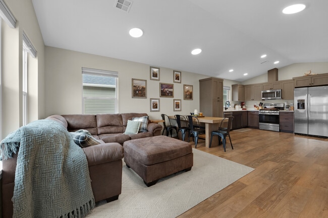 Photo - 1350-1313 13th Ave