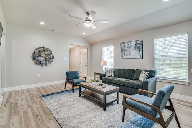 Photo - 2845 Oakdale St