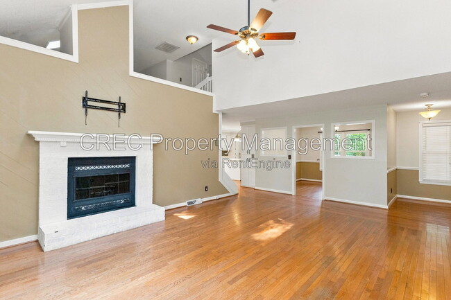 Photo - 114 Queensbury Cir