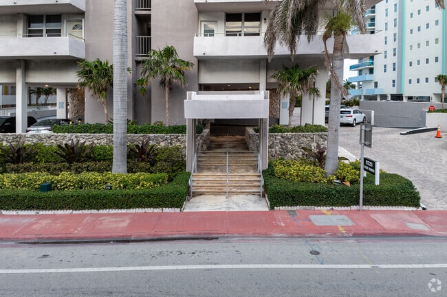 9225 Collins Ave - Four Winds Condominium