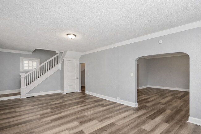 Photo - 1051 N Mount Street