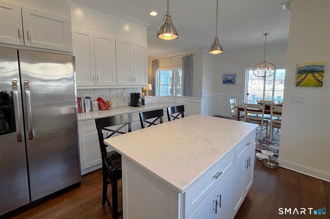 Photo - 860 Oldfield Road