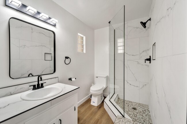 Photo - 1701 W Hazelwood St