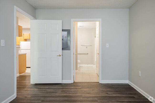 1BR, 1BA - 600SF - Bedroom