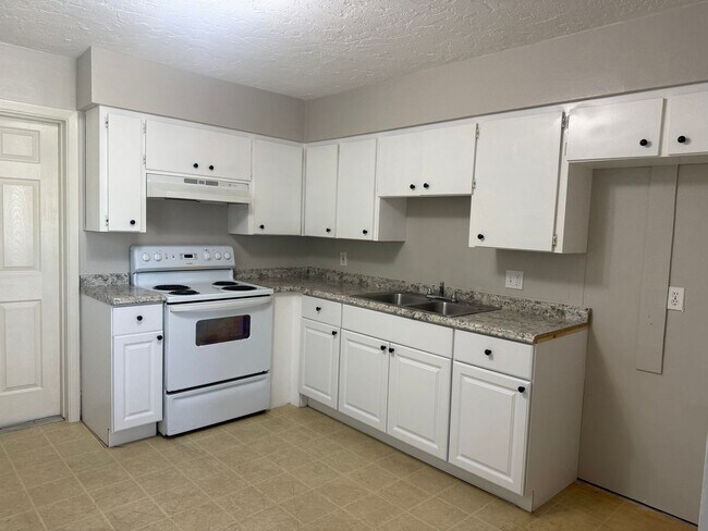 Photo - 5005 19th St W