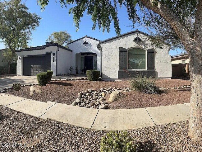 Photo - 634 E Bellerive Pl House