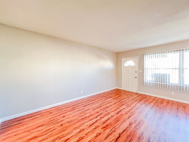 Photo - 4640 E 4th St Unidad 4640