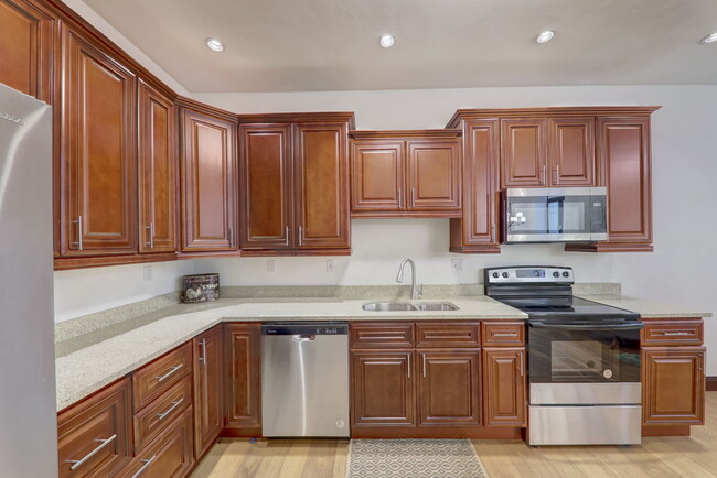 Building Photo - B on Lindell